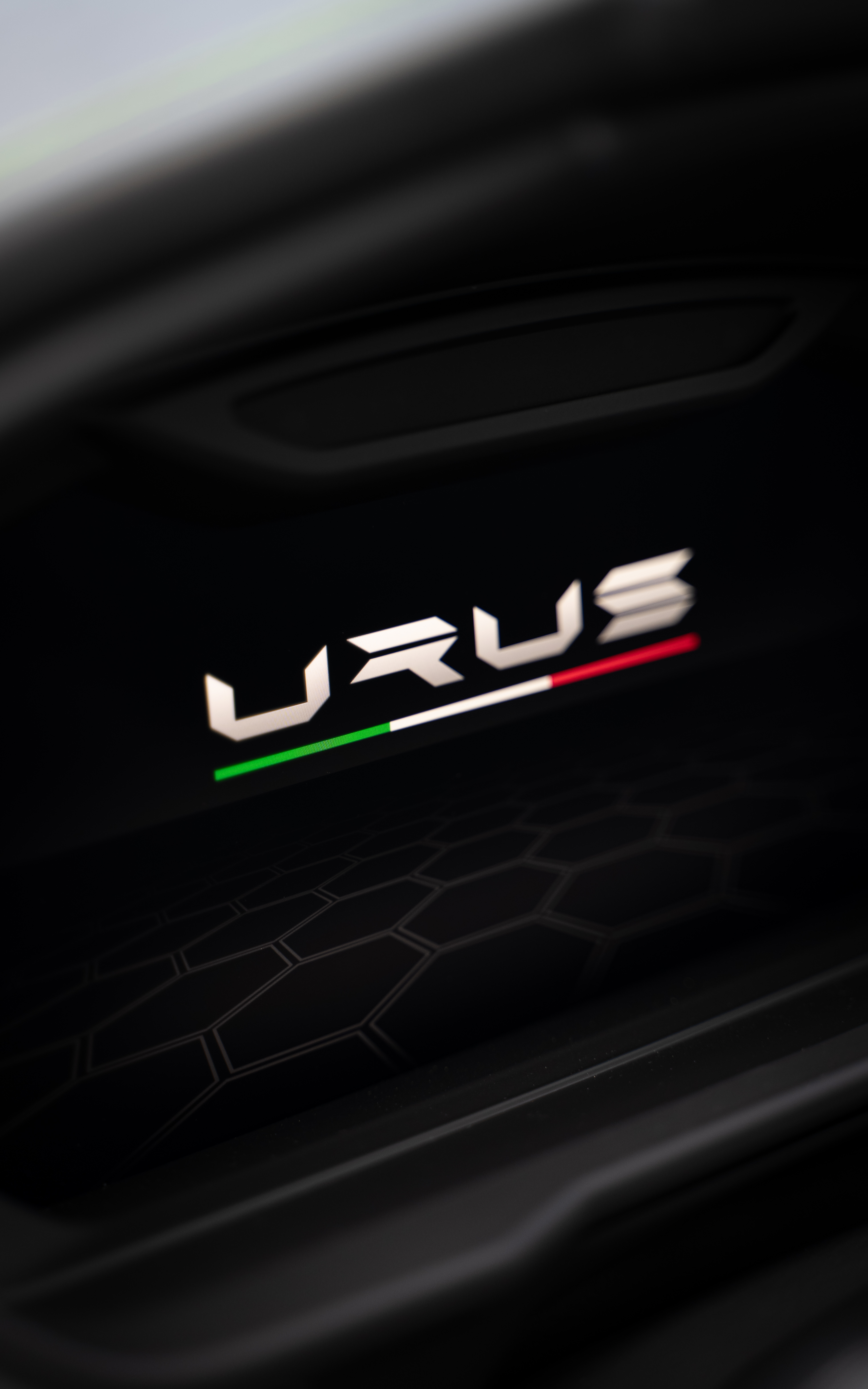 Lamborghini Urus thumbnail 2